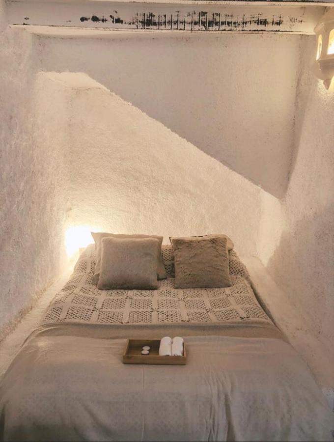 Arya'S Nest Apartment Михас Екстериор снимка
