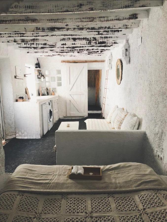 Arya'S Nest Apartment Михас Екстериор снимка