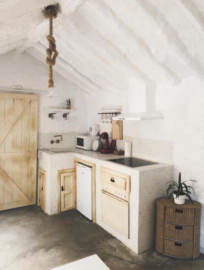 Arya'S Nest Apartment Михас Екстериор снимка