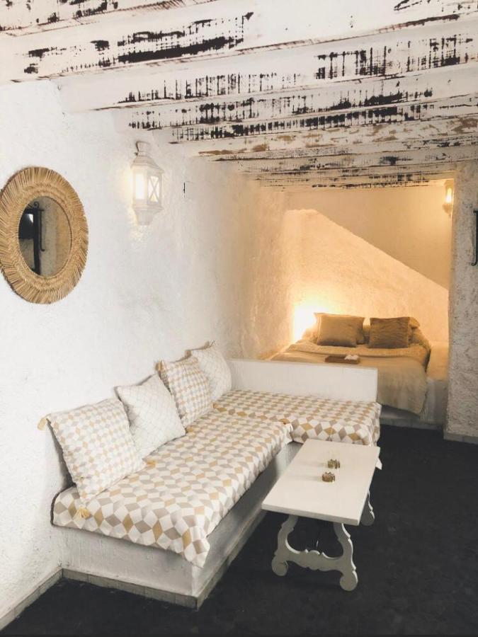 Arya'S Nest Apartment Михас Екстериор снимка