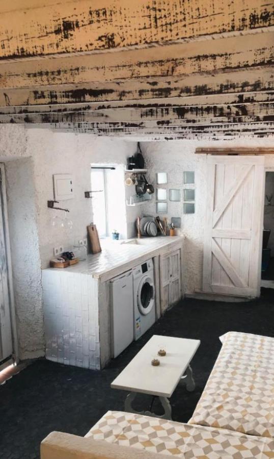 Arya'S Nest Apartment Михас Екстериор снимка