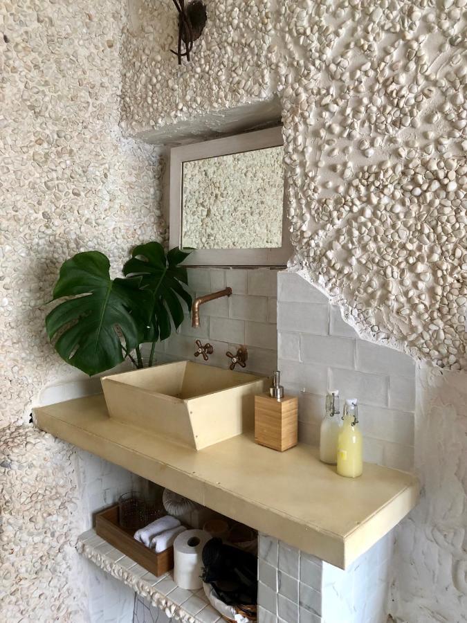 Arya'S Nest Apartment Михас Екстериор снимка