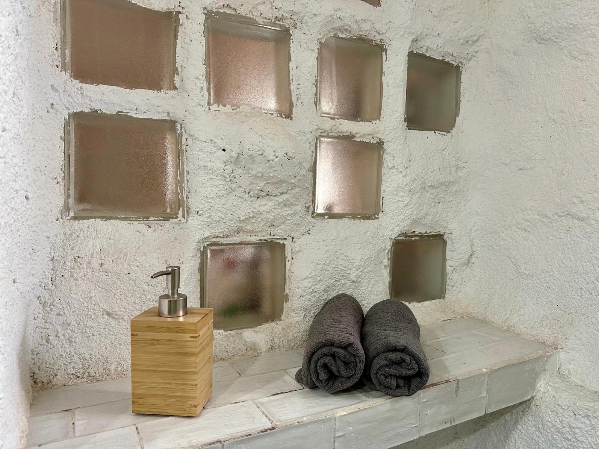 Arya'S Nest Apartment Михас Екстериор снимка